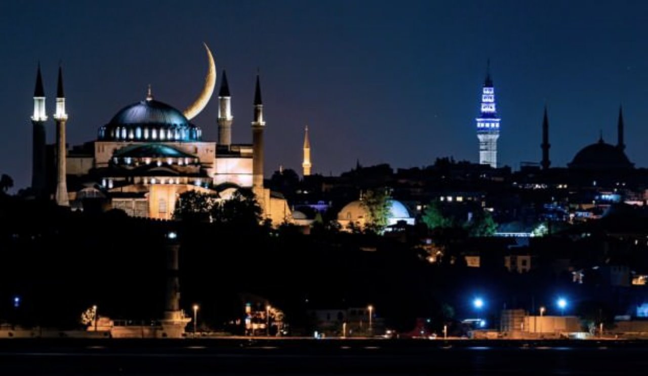 ayasofya camii ay ve minareler