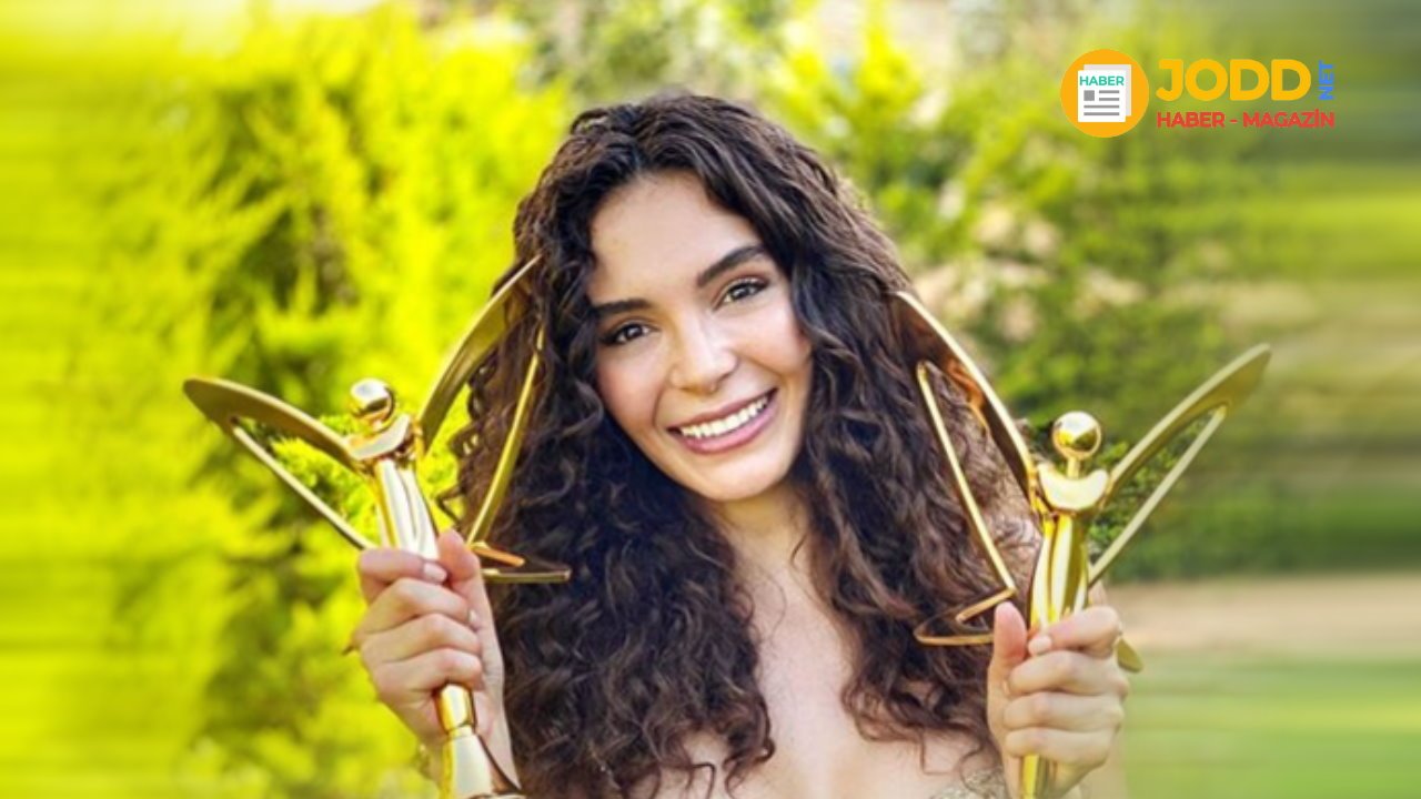 Ebru Şahin, Pantene altın kelebek en iyi kadın oyuncu ödülü aldı