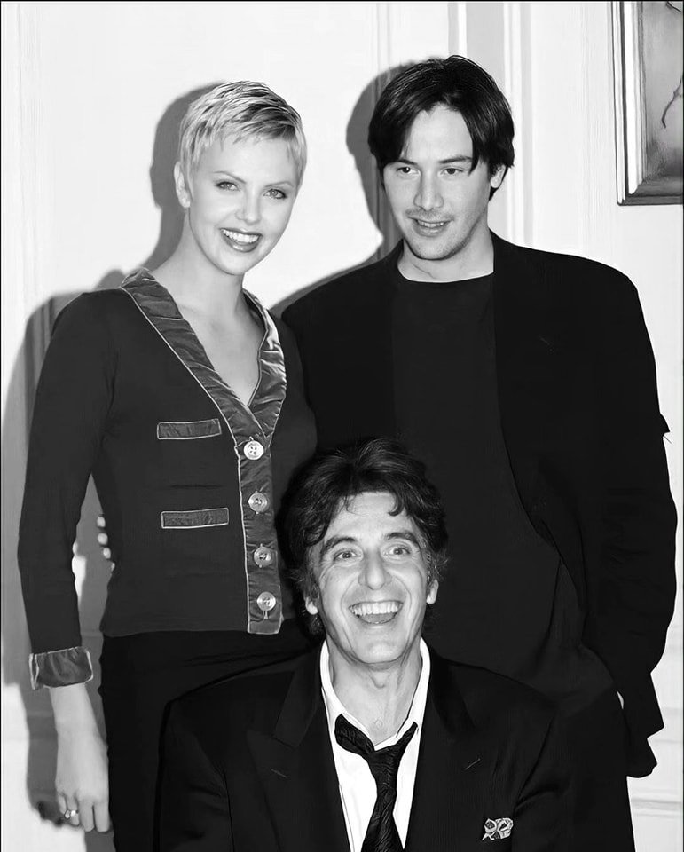 Al Pacino, Keanu Reeves ve Charlize Theron Paris'te The Plaza Athenee'de "Şeytanın Avukatı" filmi için bir arada (1997)